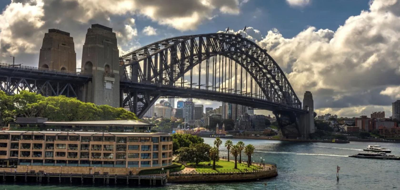 The 92-year-old Sydney Harbour Bridge includes 7km of hard-to-access interior tunnels, where the usual sandblasting cleaning techniques are not possible